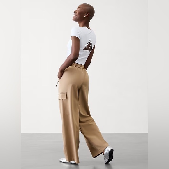 NWT Athleta Promenade High Rise Cargo Pants Brownstone Beige Tan Wide Size M/P - Picture 2 of 11